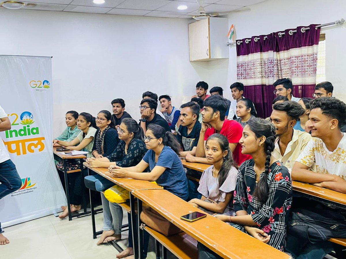 Tejasvi_Surya's tweet photo. BJYM's Y20 Chaupals are engaging India's youth on global challenges &amp; suggesting methods to collectively resolve them in tune with #G20.

Kudos to @BJYM4Gujarat for organising Y20 Chaupals at Bandstand, Kamatibaug &amp; Manish Classes, Gotri.

Glimpses!

@IndiaY20 @BJYM https://t.co/rz3cdLM3AI