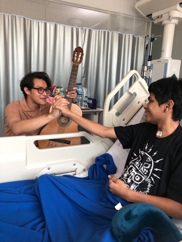 eventoriview's tweet photo. Yayyy, ada yang disamperin nihhhh!
@ardhitoprmn kasih support David secara langsung✨
#eventoriview
#davidozora https://t.co/IwU3rb5suG
