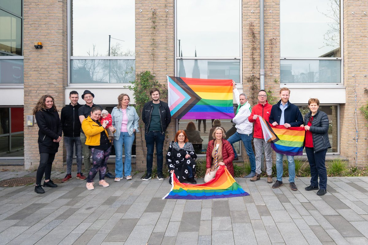 Vandaag hangt in veel gemeenten in Nederland de regenboogvlag uit, maar de Gemeente Land van Cuijk weigerde de vlag uit te hangen, omdat dat niet binnen ons "vlaggenprotocol" zou passen. Als GroenLinks-PvdA, samen met D66, SP en LPG, deden we dat vandaag alsnog.