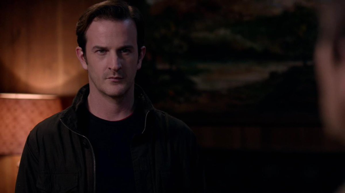 rsjrfanworld's tweet image. "Well, it's good to see you, old bean."
Happy anniversary to @cw_spn 918, #Metafiction, which aired on this day in 2014.
Anyone else remember their ❤ hammering in their chest when #CasaErotica cued up on that TV?
(Side note, I love @dicksp8jr's hair in this ep).
#PreciousCargo