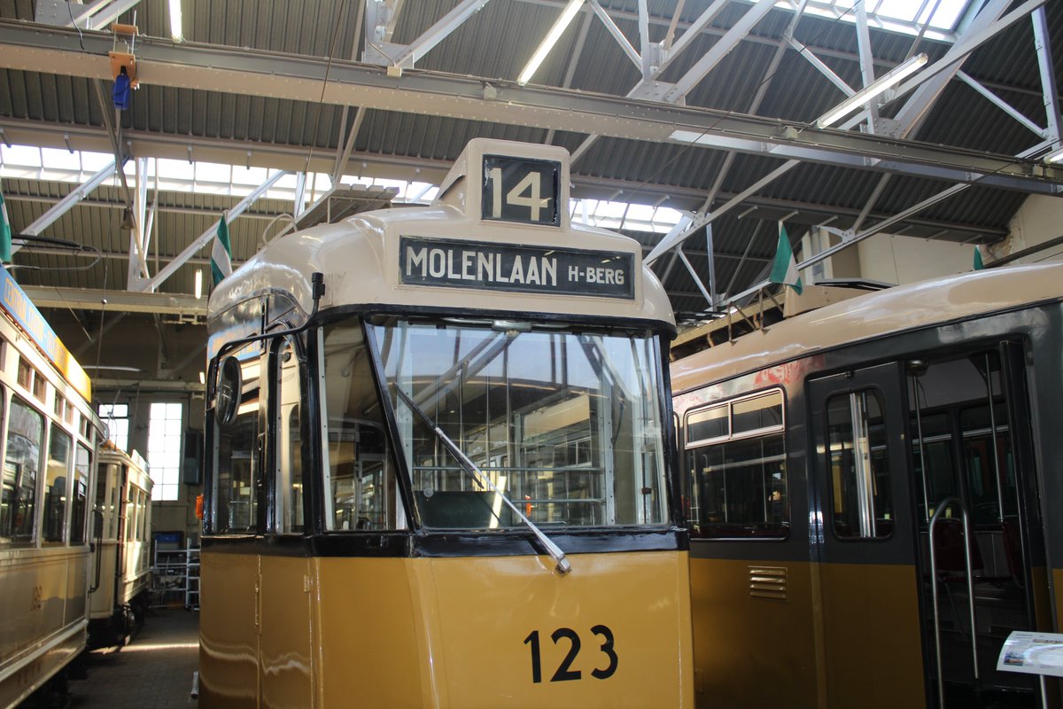 Helaas geen regenboogvlag bij Gemeentehuis van <a href="/Lansingerland/">Gem. Lansingerland</a> op zaterdag 15 april. Stop marktwerking in OV en maak er een betaalbare basisvoorziening van. College moet nu bestuurlijke moed tonen bij oplossing knelpunten N209. Lees <a href="/PvdA/">Partij van de Arbeid</a> weekbericht 665:  
lansingerland.pvda.nl/nieuws/weekber…