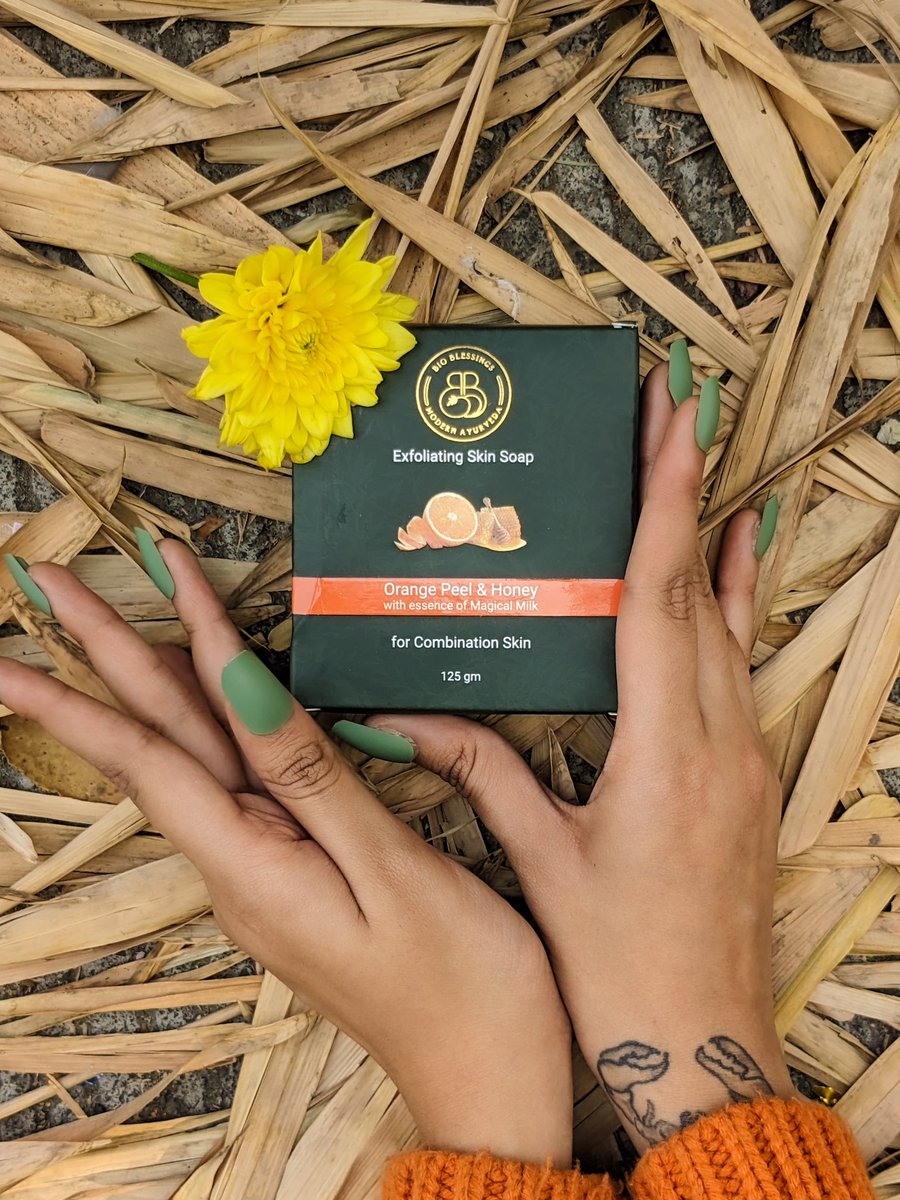 BioBlessings's tweet photo. Get ready for a flawless complexion! 🌟 Donkey milk, orange peel, and honey work wonders for your skin. Donkey milk is rich in vitamins and minerals, orange peel brightens and exfoliates, while honey hydrates and soothes. Say hello to healthy, radiant skin!!
#donkeymilksoap https://t.co/fUv0MzUzqb