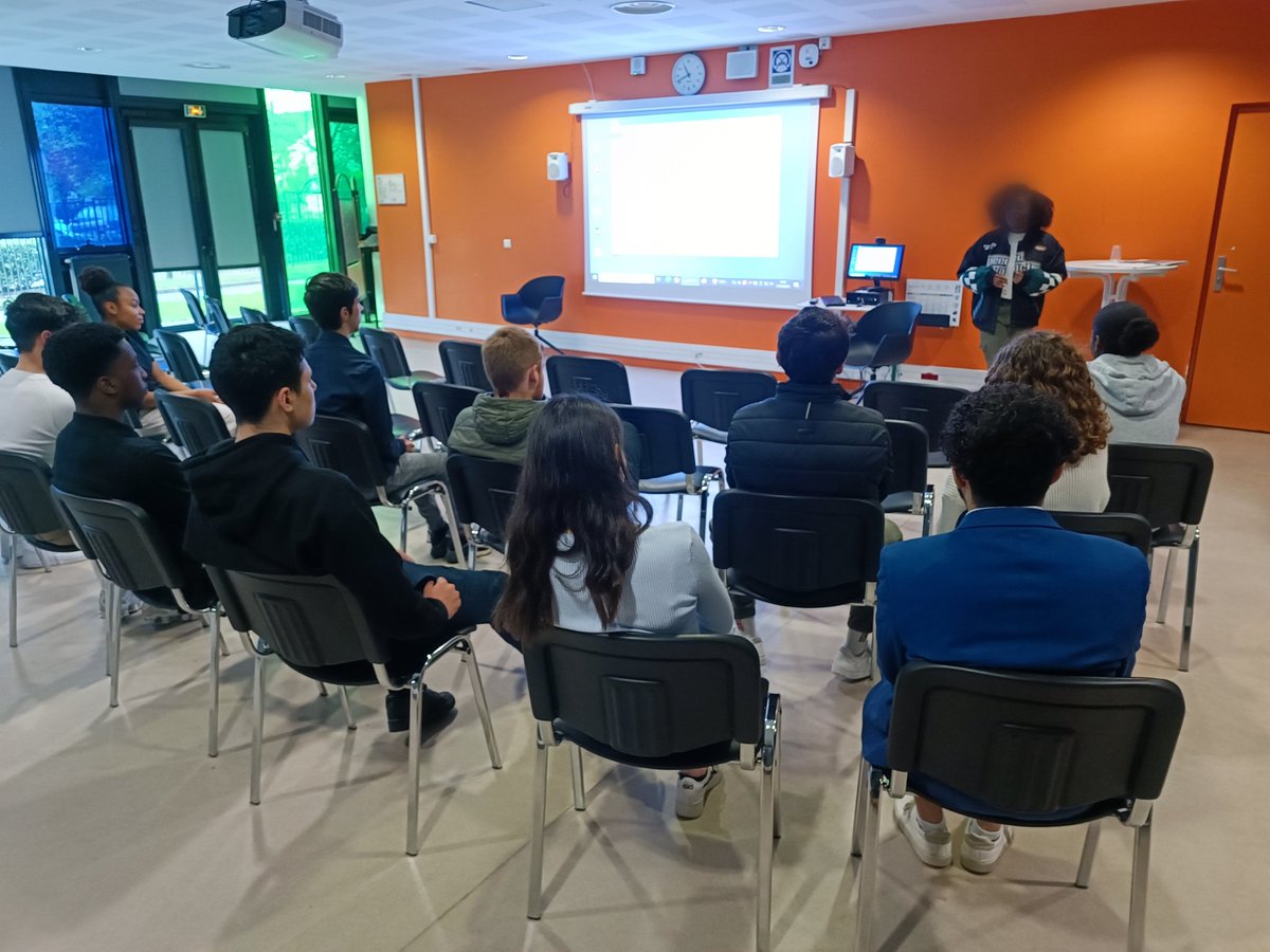 DDF_AUFRERE's tweet photo. Un grand merci à toutes celles et ceux qui ont participé et investi dans notre journée portes ouvertes au @LPO_LouisArmand ! Je suis ravi que l'événement se soit si bien déroulé grâce à votre aide. #lyceeLouisArmand #JPO #BacPro #MSPC #EPC #FMRC #MMEV #MCTA #NSI #SI #DNL https://t.co/emk2G87yyu