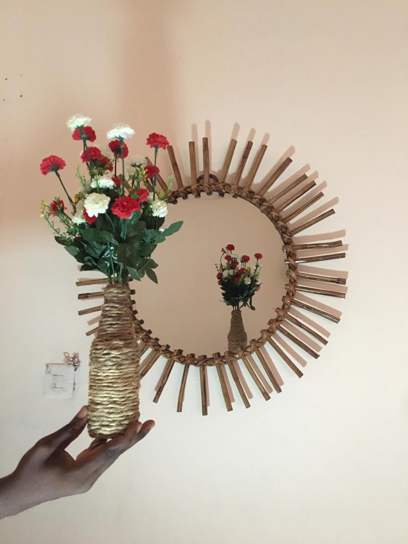 Oy_brands's tweet photo. This piece is a beautiful hand crafted round mirror made from cane/rattan. 
Price- #15000 🇳🇬
Pickup Location - Ibadan
Nationwide delivery
Payment confirms Order
All items are handmade❤️

#mirror #art #ibadan #cane #lagos #adesua #hakimi #hakeem #rattan https://t.co/yc4hVCpbUu