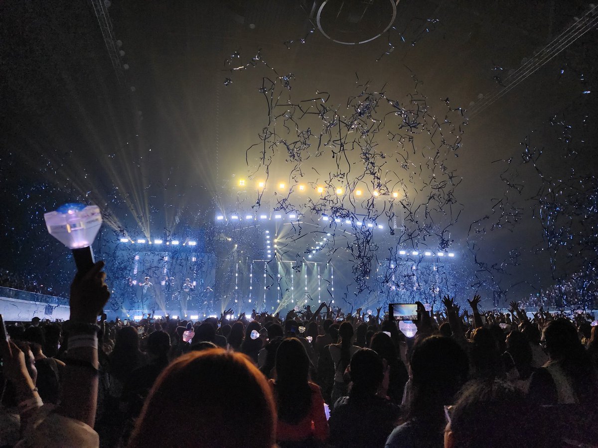 allforhrtwtnb's tweet photo. the prettiest shot i’ve seen 😭❤️🇵🇭

#TREASURE_HELLO_IN_MANILA 
#HELLO_TREASUREinManila_D2 @treasuremembers https://t.co/4Tak0NzAWA