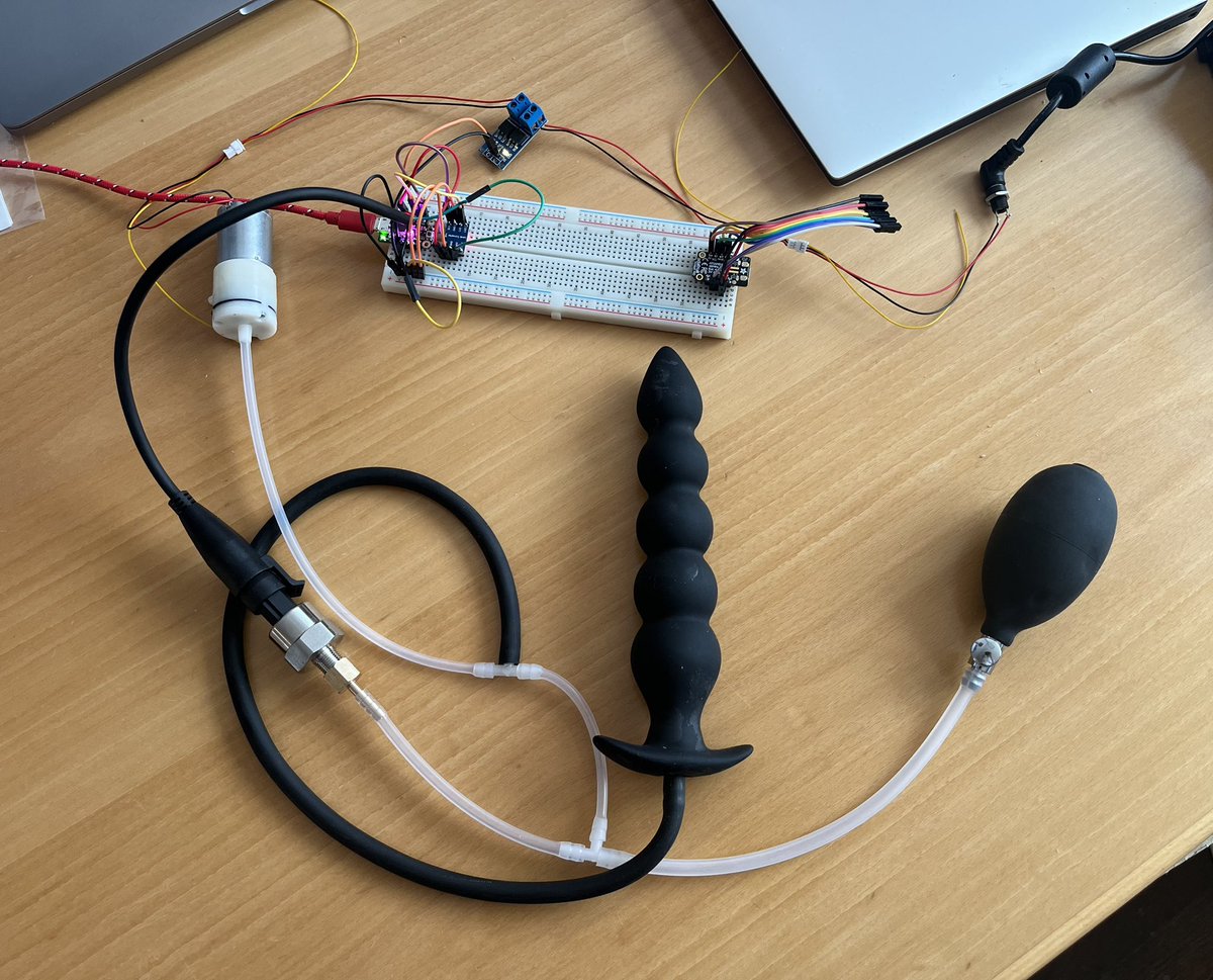 First prototype of a plug pump for SlvCtrl+. Unfortunately my idea of controlling the pump based on measured pressure in the plug does not work too well. While pressure increases first, at some point it decreases again despite holding more air than before. (Material stretches.)
