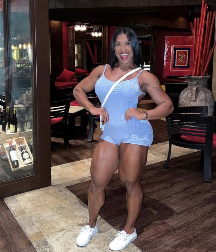 Female Muscle Fan on Twitter: "Alessandra Alvez @eualessandra22"