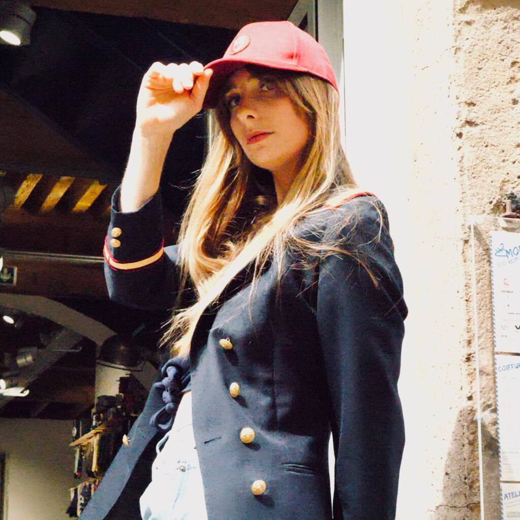 🧢

Images issues d’un tournage de <a href="/sobridolucas/">SOBRIDOLUCAS</a> pour @lescurieuxlyon &amp; à paraître soon !

#lescurieux #lyon #madeinlyon #casquette #danceeverywhere #hat #madeinfrance #slowfashion #frenchgirl #yoga #fitness #sportswear #legging #brassiere instagr.am/p/CrDerhnANRR/