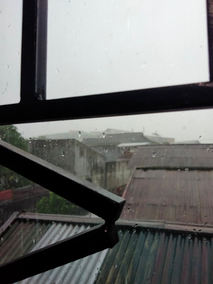 cloudba_'s tweet photo. This morning with a place that will be missed after graduation. ☔🌧️ https://t.co/oUvqtjHJQM