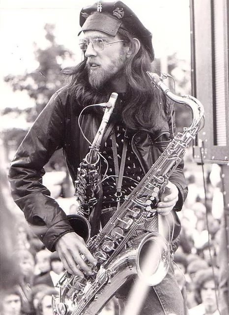 Happy birthday David Jackson! Along with Nik Turner, the coolest saxophonist in rock... 