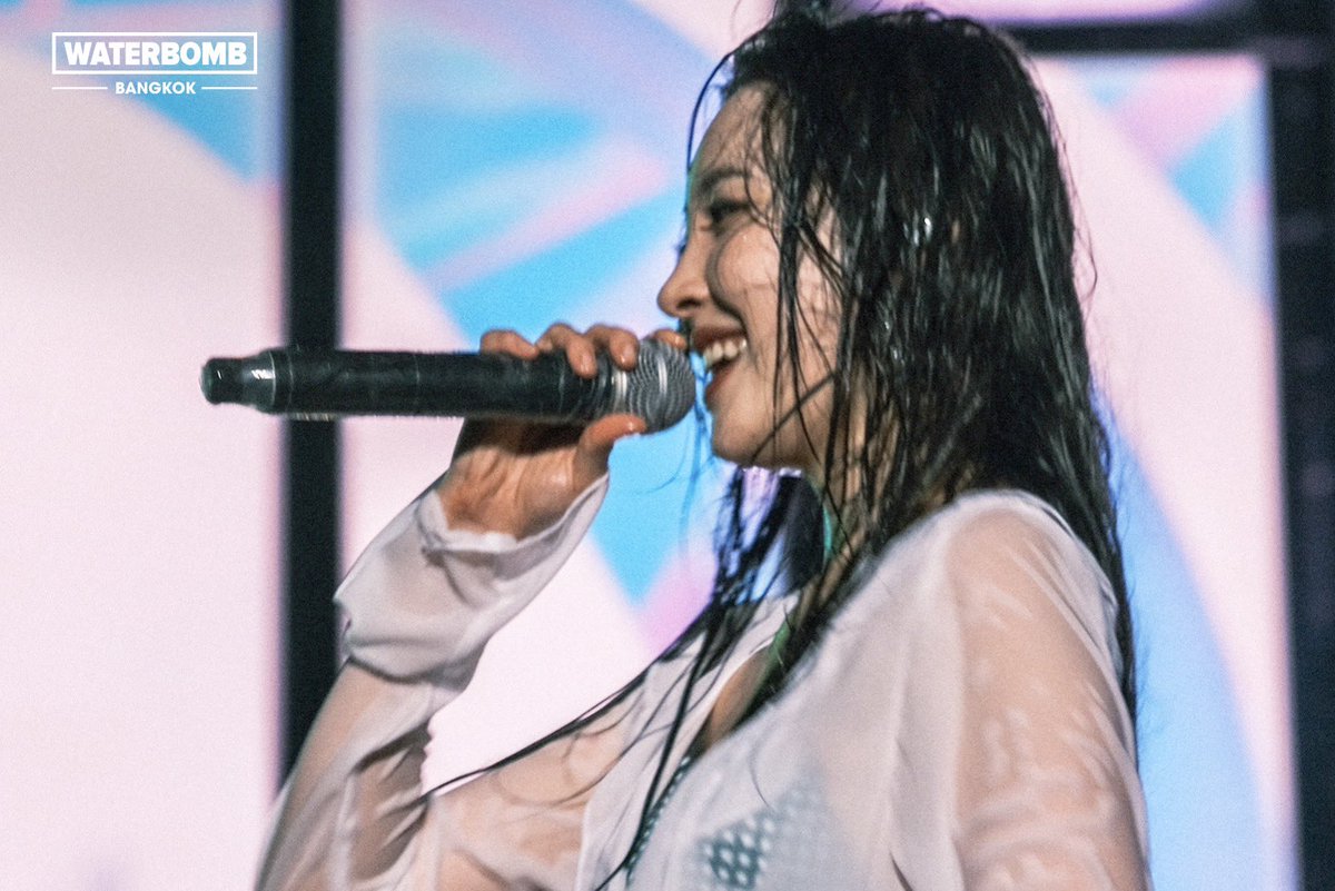 waterbomb_BKK's tweet photo. SUNMI มาทวงบัลลังก์ความเซ็กซี่ 💋
คนที่ได้ดูสดๆ ปลดล็อกสกิลทองคำอะไรไปบ้าง คอมเมนต์กันมาเลย 🔑
#SUNMI #WaterBombBangkok2023 #WaterbombxHeinekenSilver #Heinekensilver https://t.co/AMHA9bjPje