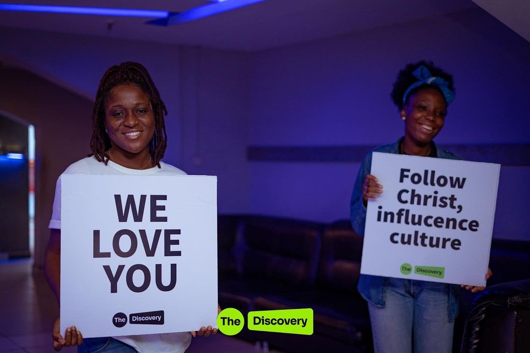 thediscoverybdj's tweet photo. The Discovery, Bodija had its inaugural service last week Sunday and our guests were welcomed by these beautiful faces of members of the greeters team 🤩

#TheDiscovery #TheDiscoveryBdj #InaugurationService #WallsandBridges https://t.co/VCT1ivzqUN