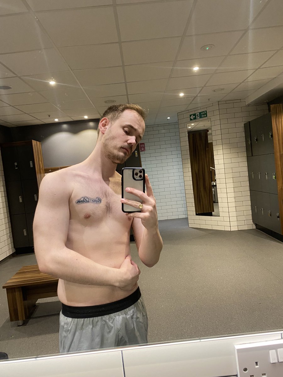 Rhys_Paco9's tweet image. Gym on Saturday and then building a wardrobe was not a good combination 😅