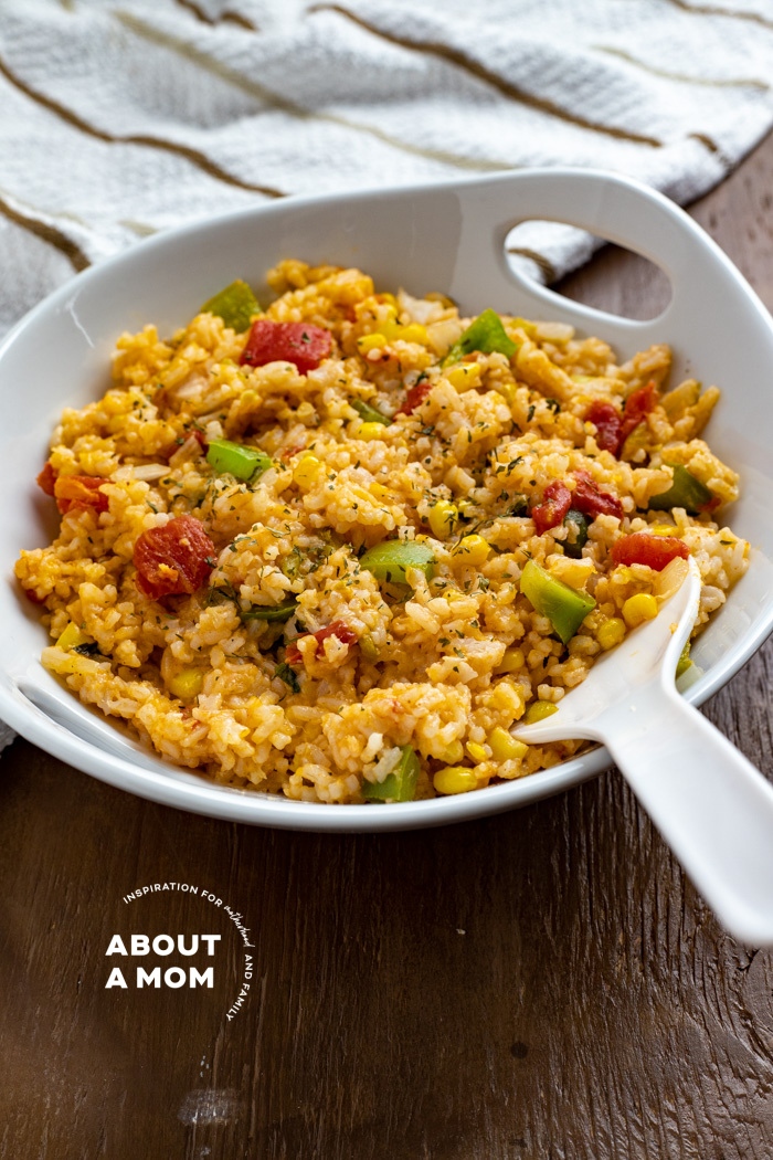 This Easy Cheesy Mexican Rice recipe is for restaurant-style Spanish rice that comes together in no time. 😍 Serve this flavorful Mexican side dish with your favorite enchiladas or chimichangas. 

Get the recipe: aamom.co/vMriZJ