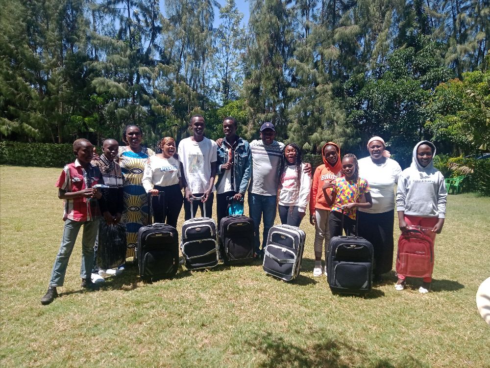 KumbatioNL's tweet photo. Newsletter Kumbatio - March 2023 - https://t.co/844VXf7Zru
Last information on the progress of the children and youngsters in school, interview with our founder about visit Kiota, the borehole and other news items.
#education #borehole #water https://t.co/5EHPRl4ay3