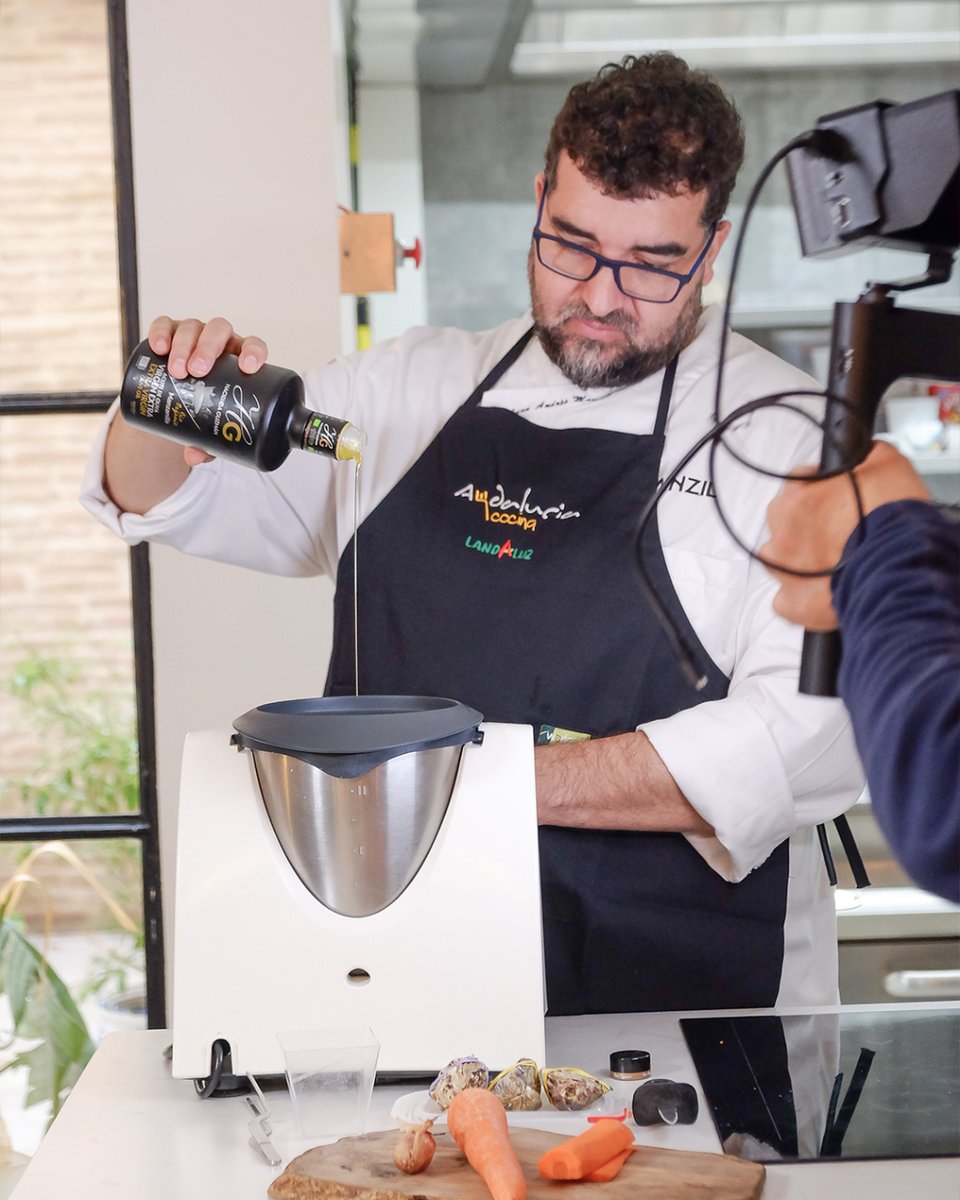 Un honor para nosotros participar en un proyecto tan bonito como el de <a href="/andaluciacocina/">Andalucia Cocina</a> en colaboración con <a href="/LANDALUZ_Asoc/">LANDALUZ</a> y <a href="/HaciendaGuzman/">Hacienda Guzmán</a> 
.
🌍 restaurantemanzil.com
☎️ 854 745 906 / 622 909 082
📍 C/ Alfonso XII 13 #Sevilla