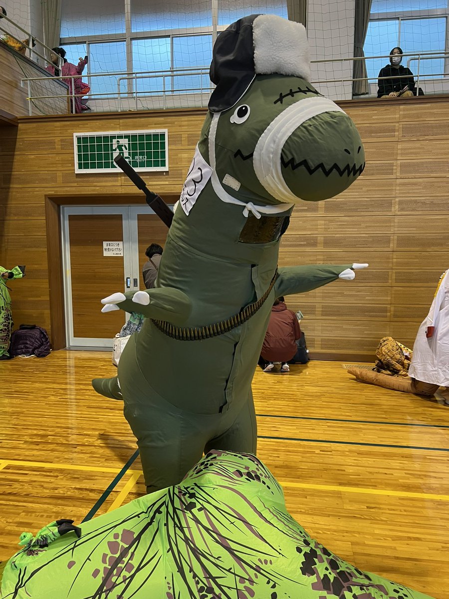 ponzyuu's tweet photo. ティラノサウルスレース大山お疲れ様でした。
今日の主役たちの人気投票No1オスの部No1ゲストの息根とめるちゃんのスリーショット
#ティラノサウルスレース
#息根とめる https://t.co/nZnFeepB1i