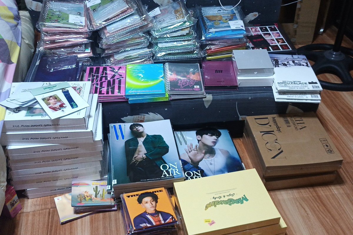 CosmicPlumPH's tweet photo. #CMPPHUpdates
ASTRO SG2023, EUNWOO W KOREA MAG,DICON, JINROCK PB ARRIVED

We'll sort this tonight. Magmessage po kami for the sf.

Thank you for patiently waiting 💜

PS. Robong, Incense &amp; Pahanap items are dropship. Di po kami ang magshiship kundi ang mga supplier na po namin. https://t.co/NamzwgWwbh
