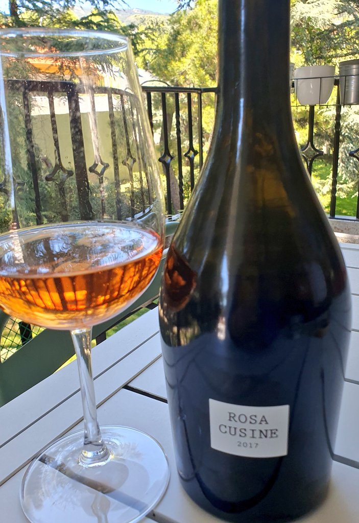 Hey, we continue to celebrate with pink bubbles, but not only the Loire, we don't forget Spain! I always like the freshness, no-gimmicks style of Parès Baltà cavas in Penedès: here, an organic garnacha, 2017 Rosa Cusiné Brut Nature Gran Reserva. Dried almonds!