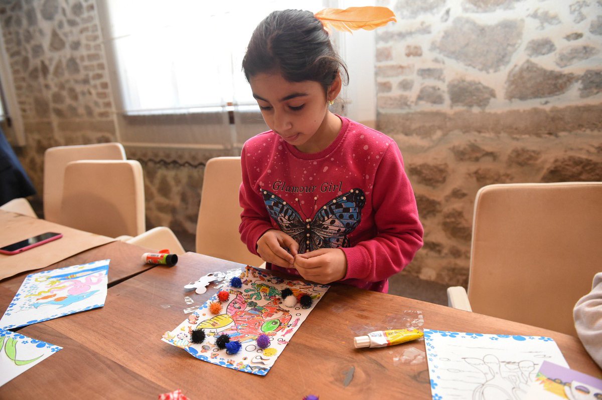 altindagbel's tweet photo. DEPREMZEDE ÇOCUKLARA PSİKOLOJİK DESTEK

Evlerinden ayrılarak Altındağa yerleşen depremzede çocuklar, uzman psikologların gözetiminde oyun, etkinlik ve sohbet terapisine katıldı. https://t.co/cZSp6uBVRM