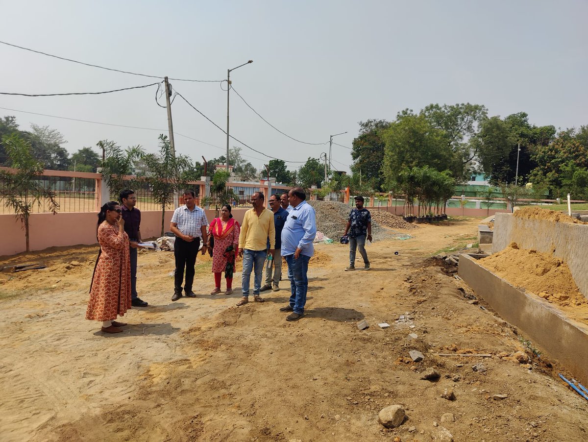 Madam Collector Bargarh Smt Monisha Banerjee IAS alongwith PD DUDA n CDO Sri Aditya Goyal IAS Sir monitored the work progress of our Smart park and suggested few innovative modifications and ordered to finish the works quickly.