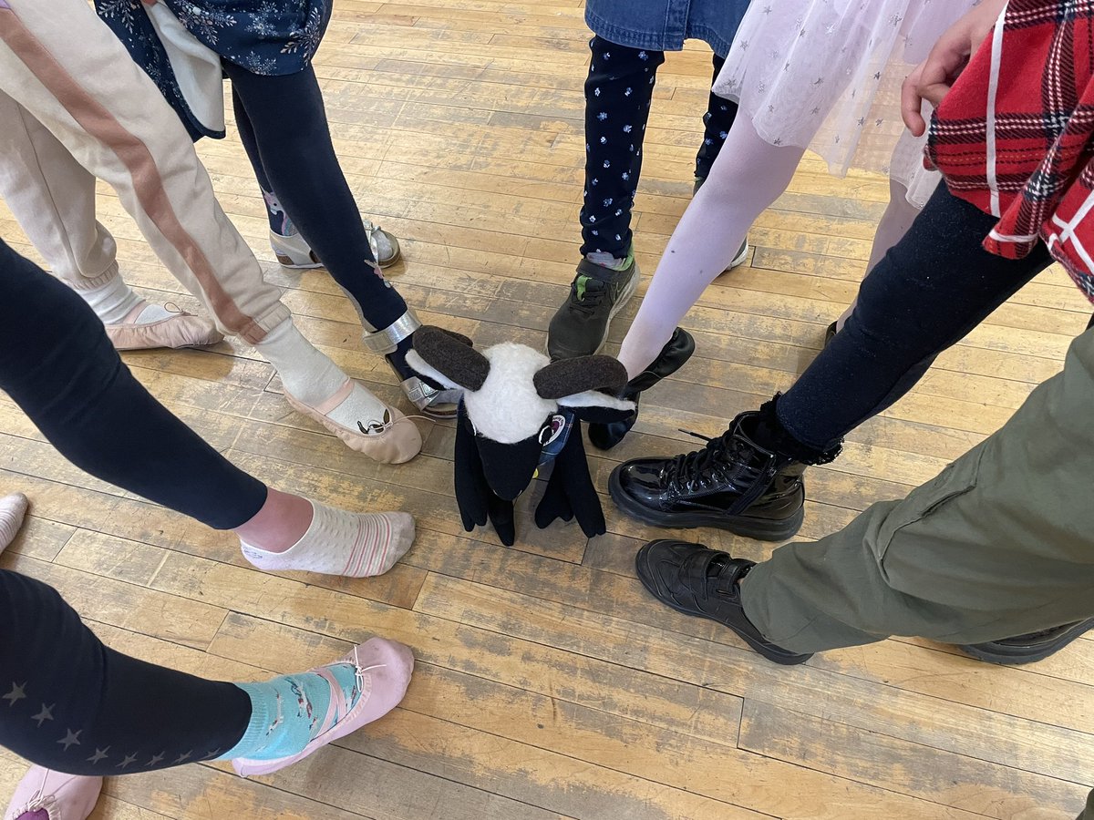 dancingforth's tweet photo. Rowan has had a really busy morning &amp; he met some lovely young dancers with beautiful pointed toes! #SpringFling23Ed #RSCDS100 #DanceScottish https://t.co/ScyOEUX4tT
