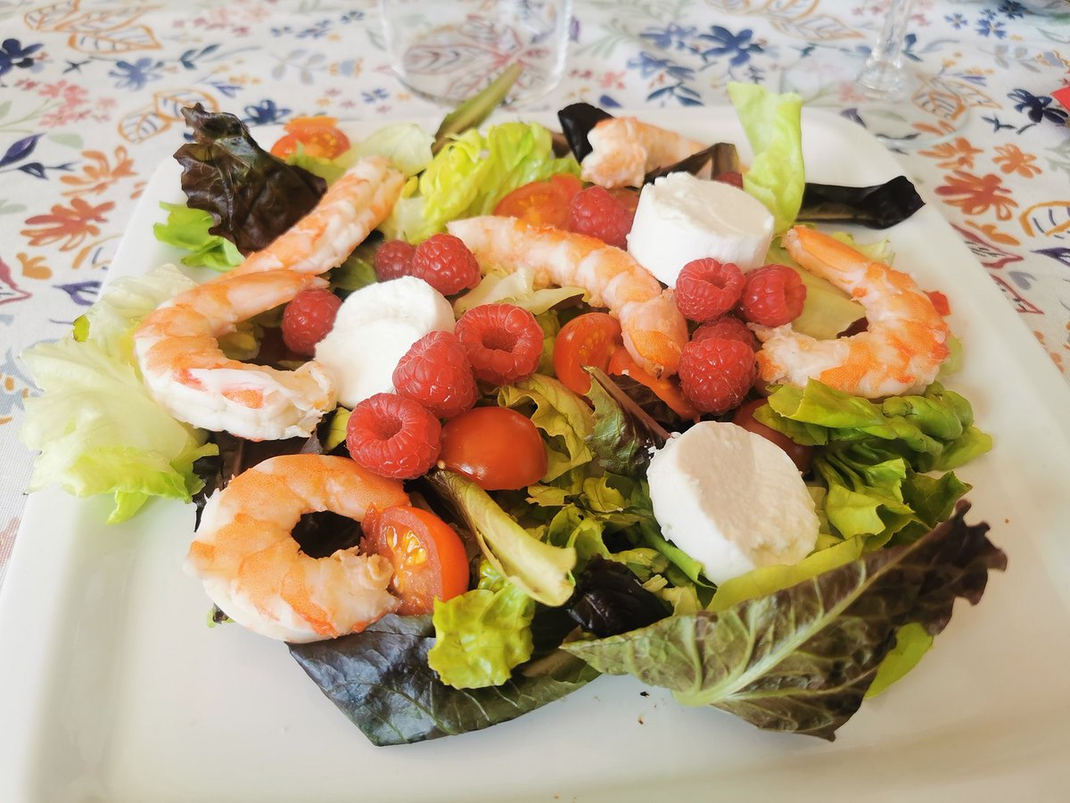 KatySnchez's tweet image. Repitiendo. Hoy de cumpleaños de mis mellizos Ensalada de langostinos a la vinagreta de nueces 
Un entrante que no deja indiferente. Animo a probarla
#ensaladas #langostinos #parahincareldiente
katy-parahincareldiente.blogspot.com/2014/07/ensala…