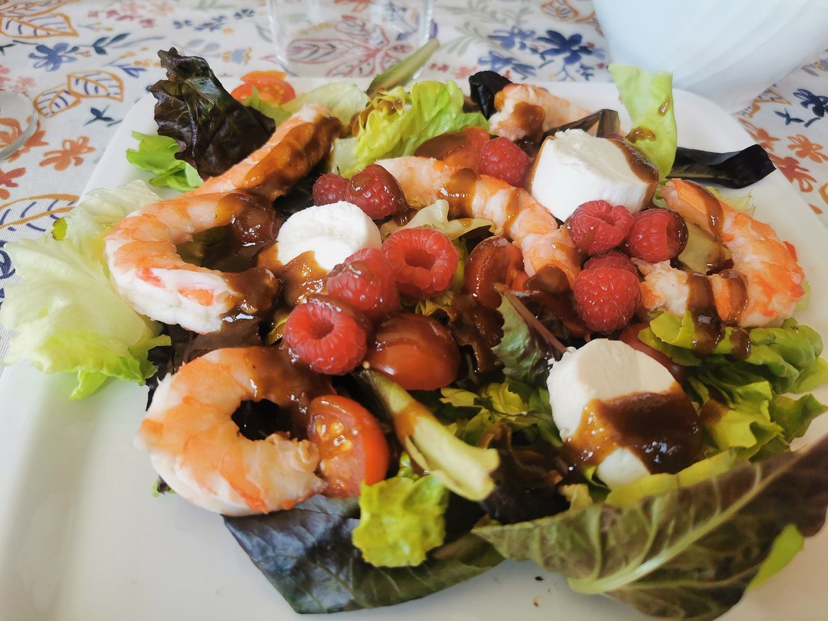 KatySnchez's tweet image. Repitiendo. Hoy de cumpleaños de mis mellizos Ensalada de langostinos a la vinagreta de nueces 
Un entrante que no deja indiferente. Animo a probarla
#ensaladas #langostinos #parahincareldiente
katy-parahincareldiente.blogspot.com/2014/07/ensala…