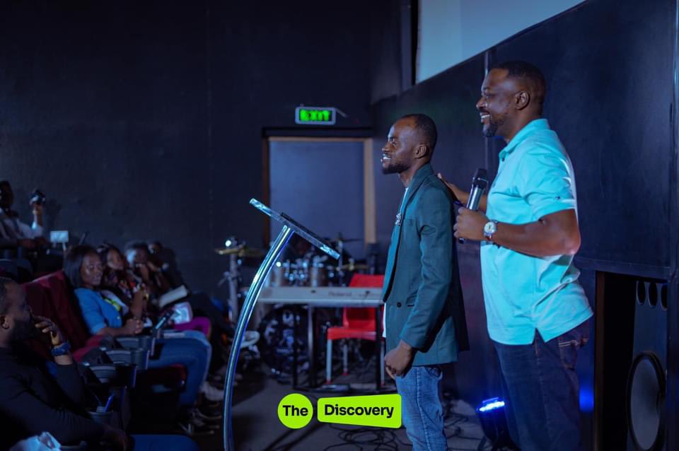 thediscoverybdj's tweet photo. The word was electrifying, and was given by our National head Pastor Adedotun Oyawoye. Thank you and God bless you sir 🔥

#TheDiscovery #TheDiscoveryBdj #InaugurationService #WallsandBridges https://t.co/n9kHI0DQXm