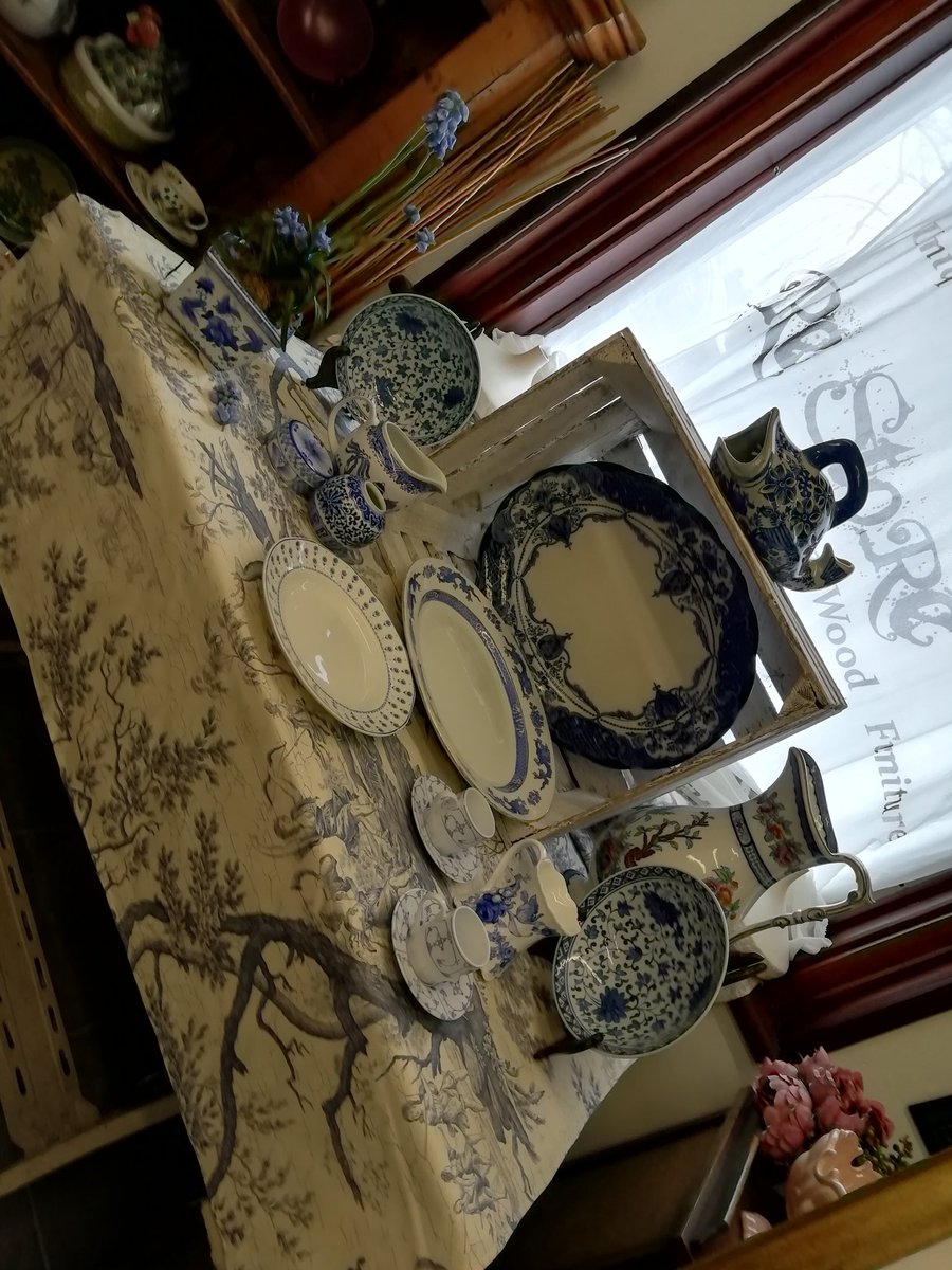 Re Store tweet media