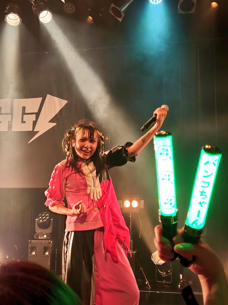 BiSH425105's tweet photo. バンバンお誕生日おめでとう🎂🎉
今日のライブもめっちゃ楽しかったよ！
バンバン 歌が前より更に良くなっててびっくりした！ダンスも良くなってて楽しかった！💚

 #バンバン爆誕2023 
#PIGGS  #ブーシャウトツアー 1部 #PIGGS渋谷 https://t.co/O0KCudo7oF