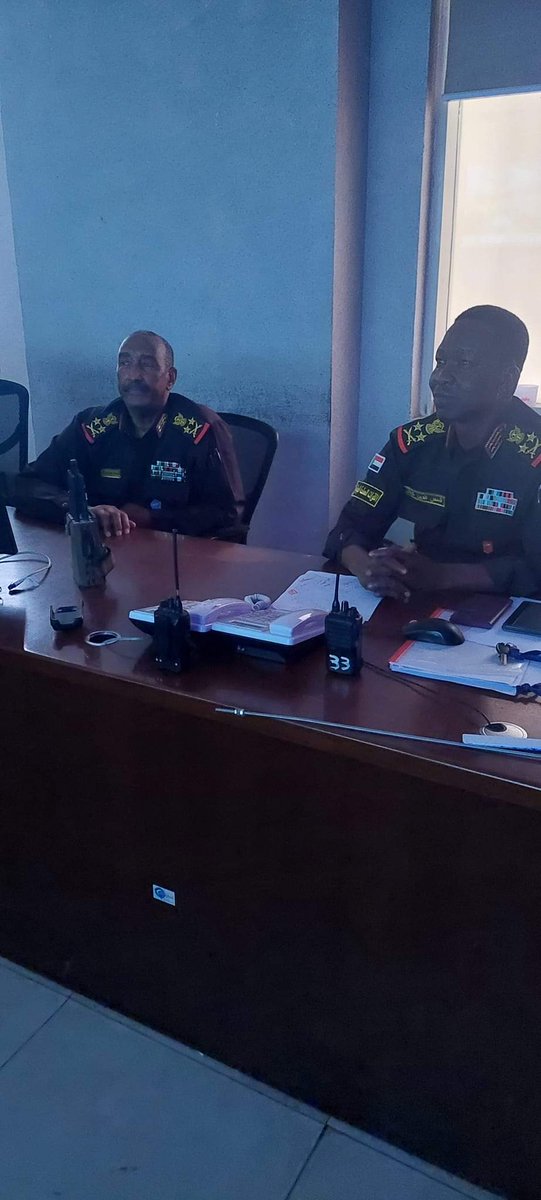 Sudanesearmy1's tweet photo. القائد العام للقوات المسلحة من داخل غرف القيادة والسيطرة. https://t.co/TdtgLoHC4l