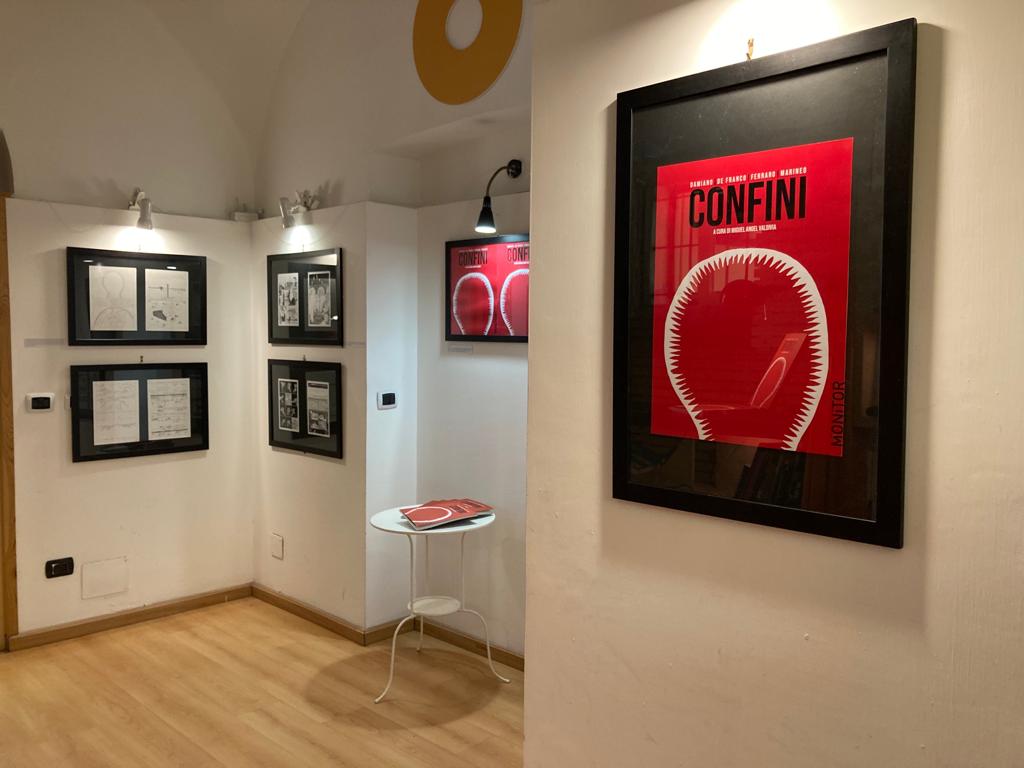 comiconitalia's tweet photo. La bella mostra di #Confini presso la libreria #FuoriOrario di Bagnoli, Napoli. Per #ComiconOFF. Confini รจ una antologia di storie, edita da @napolimonitor, di 4 autori , anche in Nomination per Nuove Strade. https://t.co/MfLykHJiEf