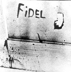 El 15 de abril inició el preludio de la invasión a #PlayaGiron. Artilleros antiaéreos cubanos evitaron la destrucción de nuestros aviones en tierra. En esa ocasión recibió herida mortal Eduardo García Delgado, el Profe, quien escribiera con su sangre #Fidel #GironDeVictorias