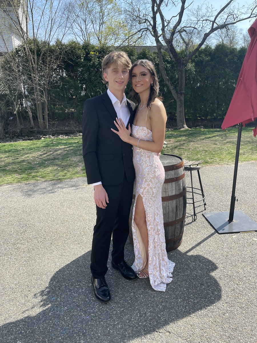 JenScarpelli1's tweet photo. AHS 23 jr. Prom https://t.co/bydJFD3g7b