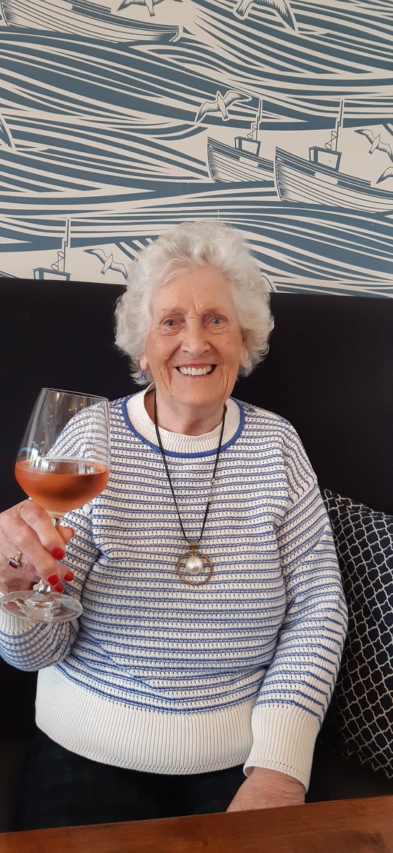 KevinOM53641162's tweet photo. Well my Mother seems to be enjoying her little visit to Kinsale ! #fishyfishy @KinsaleOnline https://t.co/2LXyWyf7mY