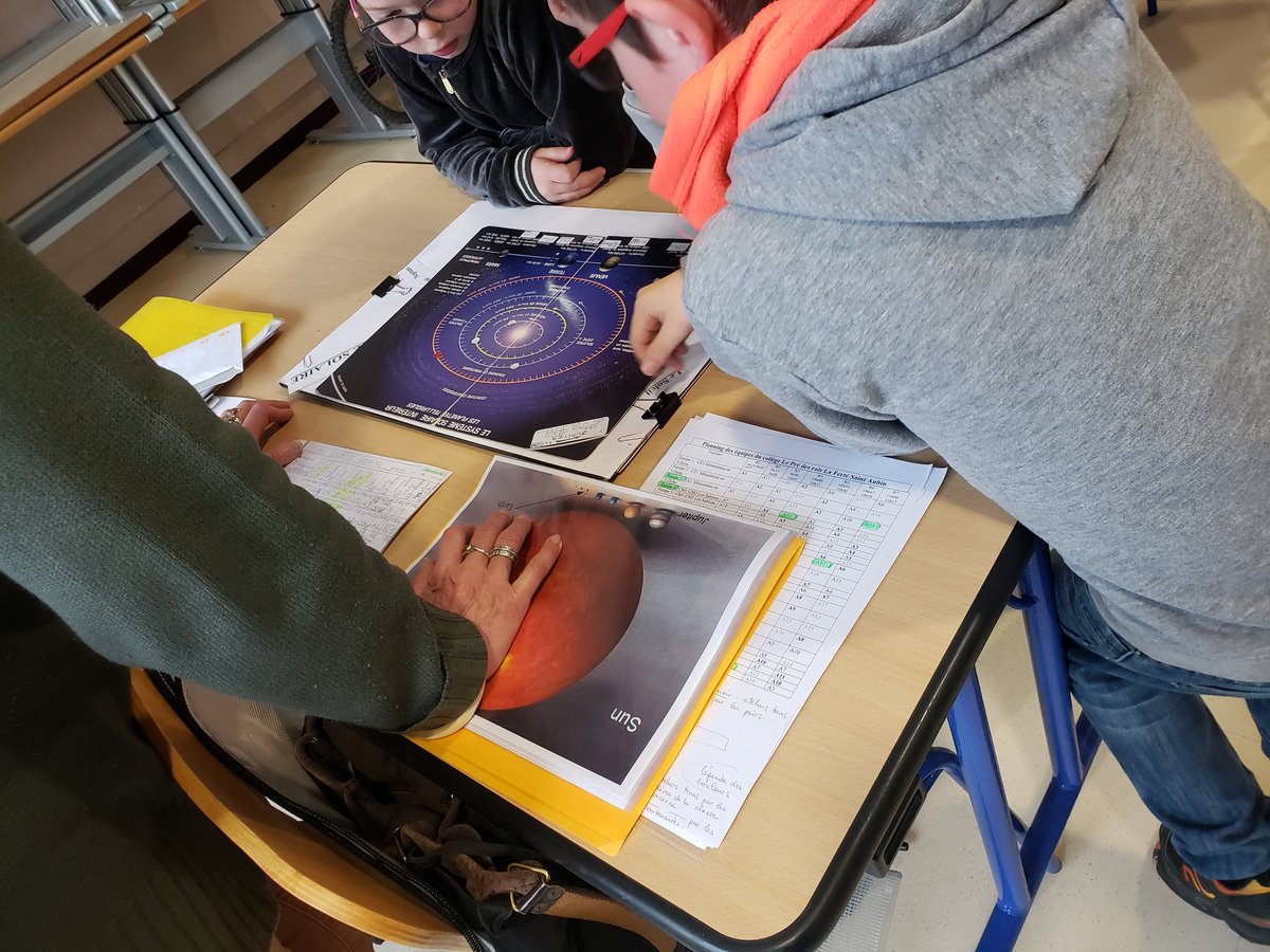 MaupasMagali's tweet photo. Journée sciences à la Ferté st Aubin. Les élèves de cycle 2 et 3 des 3 groupes scolaires se sont rencontrés autour d'ateliers scientifiques divers toute la journée : associations,  pompiers, tous ont répondu présents pour une journée riche en expériences! Un grand merci à tous! https://t.co/uw0igq7qOU