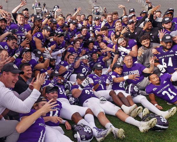 Grateful for the scholarship offer to play at @HCrossFB! ✝️ @CoachBobChesney @Coach_DKennedy @CoachScottJames @CoachSproles @XBHS_Football #H2VEIT4LL #GoCrossGo ✝️🏆