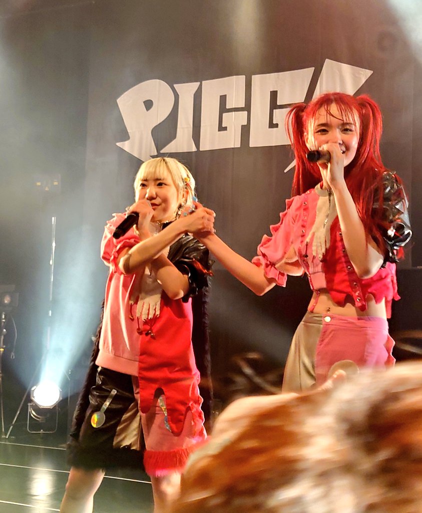 BiSH425105's tweet photo. 久しぶりのライブめっちゃ楽しかった！
チヨピー 歌の声量がいつも大きくてめっちゃ良い！ダンス、演技もレベルアップしてて良かったよ！
これからも頑張ってください！🩷

 #PIGGS #ブーシャウトツアー 1部 #PIGGS渋谷 https://t.co/rX57Vn8KqT