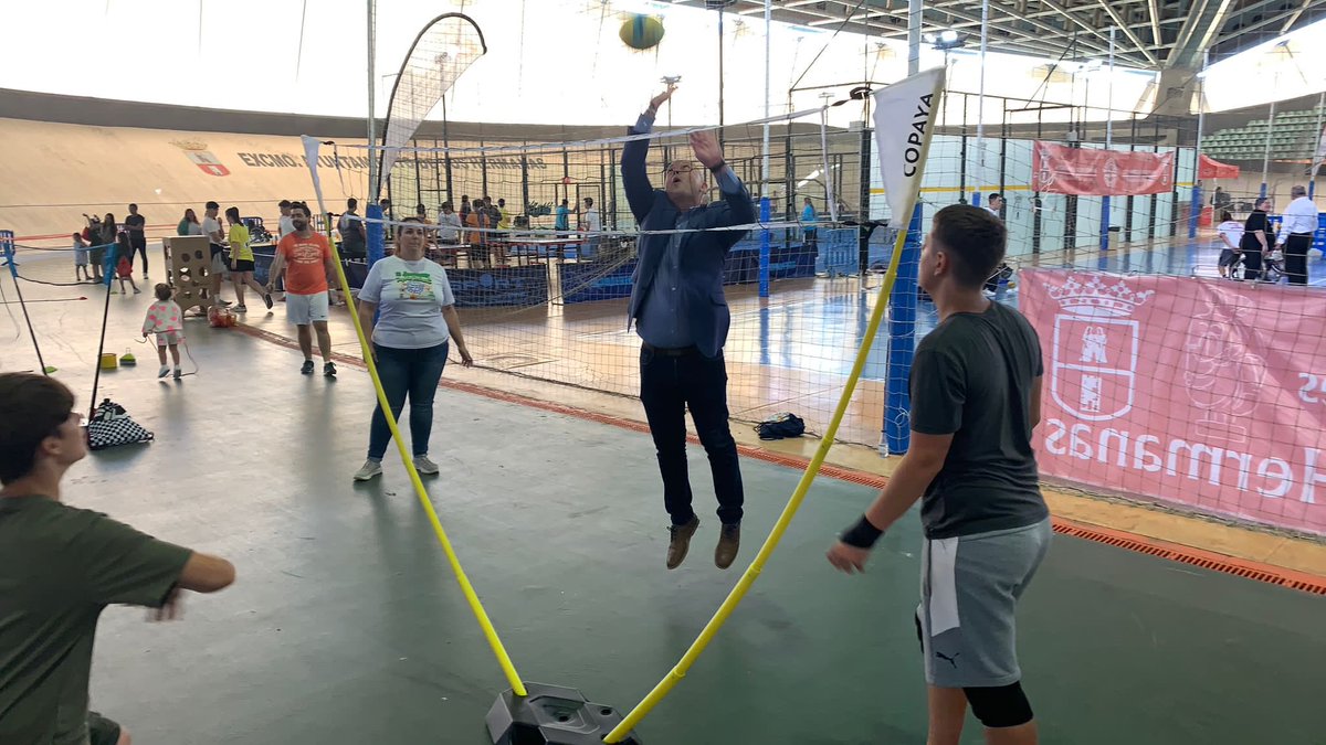 pacorodriguezdh's tweet photo. Nuestra ciudad ha celebrado el II Encuentro de Primavera de Deporte Inclusivo. Una buena oportunidad para pasar una mañana en familia mientras trabajamos la inclusión, el respeto y la tolerancia. Desde el @aytodoshermanas seguimos trabajando con nuestro tejido asociativo. https://t.co/eu0Gn7guPL