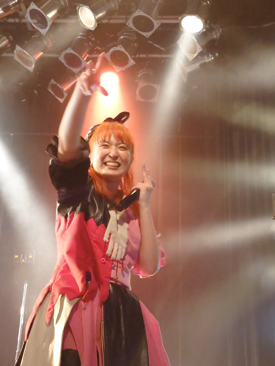 BiSH425105's tweet photo. 久しぶりのライブめっちゃ楽しかったよ！
プーちゃん いつも楽しそうに歌たりダンスしてるから元気もらってる！
いつも応援してるので、これからも頑張ってください！🧡

#PIGGS  #ブーシャウトツアー 1部 #PIGGS渋谷 https://t.co/YWaXodujBH