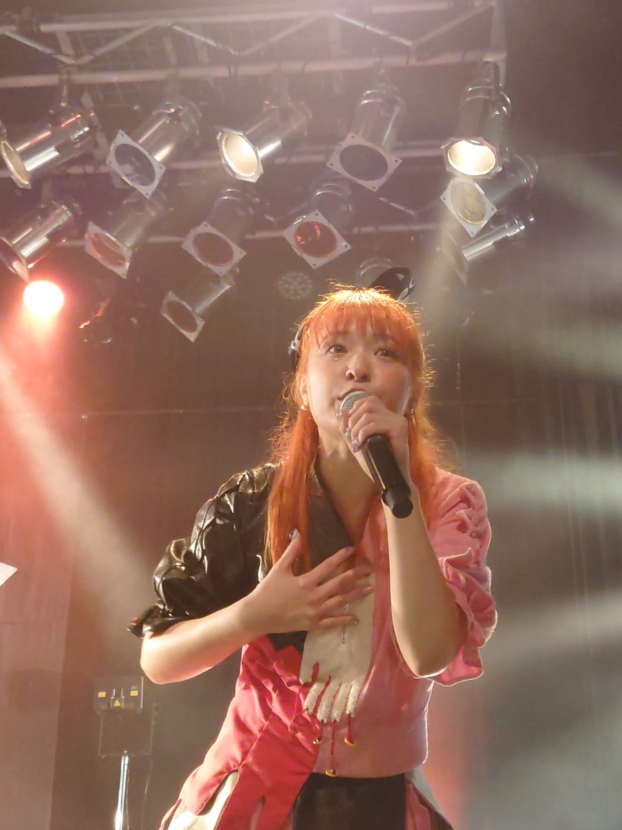 BiSH425105's tweet photo. 久しぶりのライブめっちゃ楽しかったよ！
プーちゃん いつも楽しそうに歌たりダンスしてるから元気もらってる！
いつも応援してるので、これからも頑張ってください！🧡

#PIGGS  #ブーシャウトツアー 1部 #PIGGS渋谷 https://t.co/YWaXodujBH