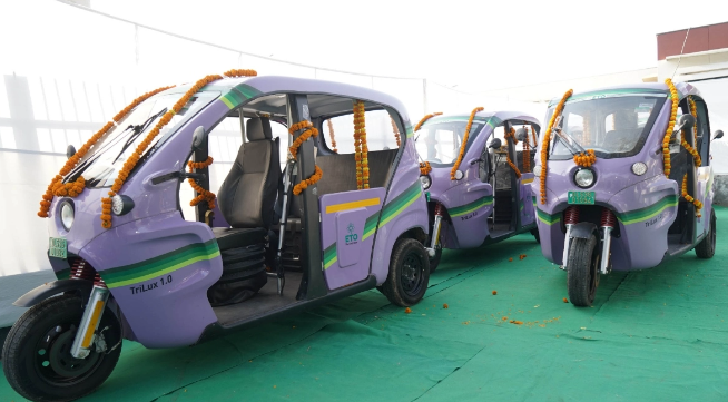 #NewsAlert 

ETO Motors has launched 45 electric L5 three-wheelers with women driver partners at Kalkaji metro station in New Delhi, in collaboration with Delhi Metro Rail Corporation Ltd.

@OfficialDMRC @etomotors #ElectricVehicles #automobile #delhi