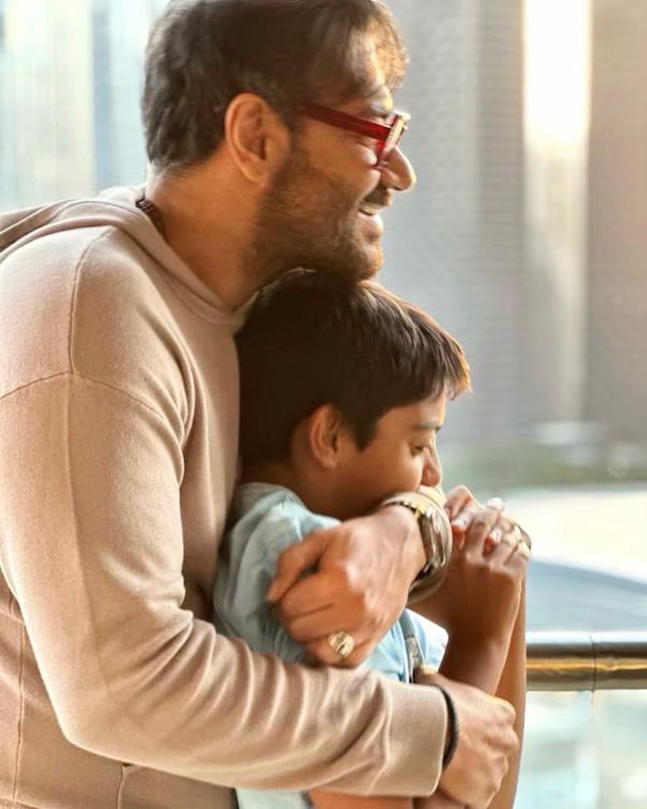 PuneTimesOnline's tweet photo. “The best part of any day is this… Won’t trade these baap-beta moments for anything in the world,” writes @ajaydevgn as he drops adorable photos with his son ♥️
#AjayDevgn #AjayDevgnFans #AjayDevgnFC #DadGoals #Bholaa #Bollywood https://t.co/ra651lP0fC
