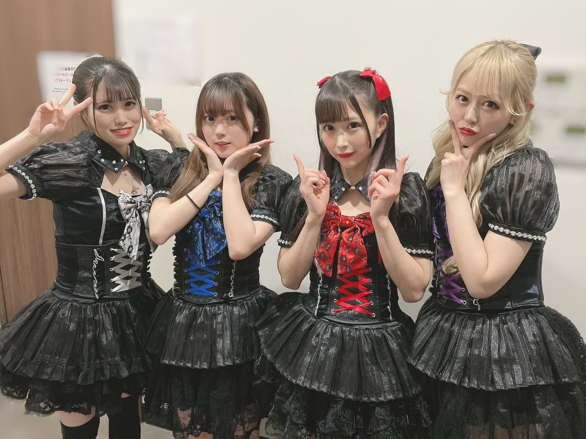 HOTDOGCAT_info's tweet photo. 「ひろげて てんしのわvol.8」ありがとうございました🐶

🐾セトリ🐾
①
ダウンタイム・ディスコパンク
THIS IS 合宿
全力応援キャラバン
曖昧me
疾風怒濤DAYS

②
楕円形メリーゴーラウンド
遠距離ハンバーグ
青春18キック
キラキラ☆ポジティブ

明日は室町三井ホール🐈

https://t.co/xjVWIpwbqH https://t.co/UjdOpIfQbW