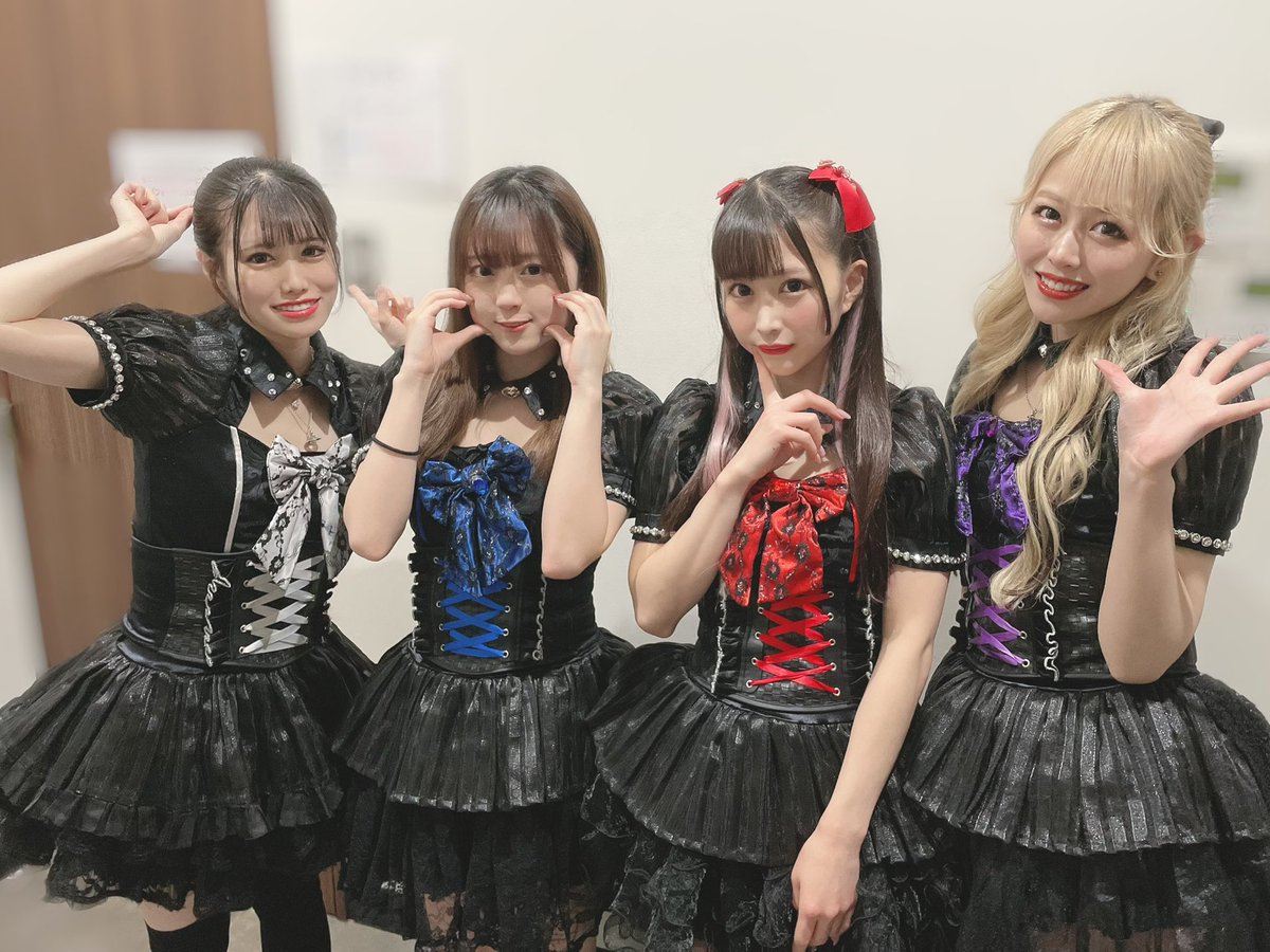 HOTDOGCAT_info's tweet photo. 「ひろげて てんしのわvol.8」ありがとうございました🐶

🐾セトリ🐾
①
ダウンタイム・ディスコパンク
THIS IS 合宿
全力応援キャラバン
曖昧me
疾風怒濤DAYS

②
楕円形メリーゴーラウンド
遠距離ハンバーグ
青春18キック
キラキラ☆ポジティブ

明日は室町三井ホール🐈

https://t.co/xjVWIpwbqH https://t.co/UjdOpIfQbW