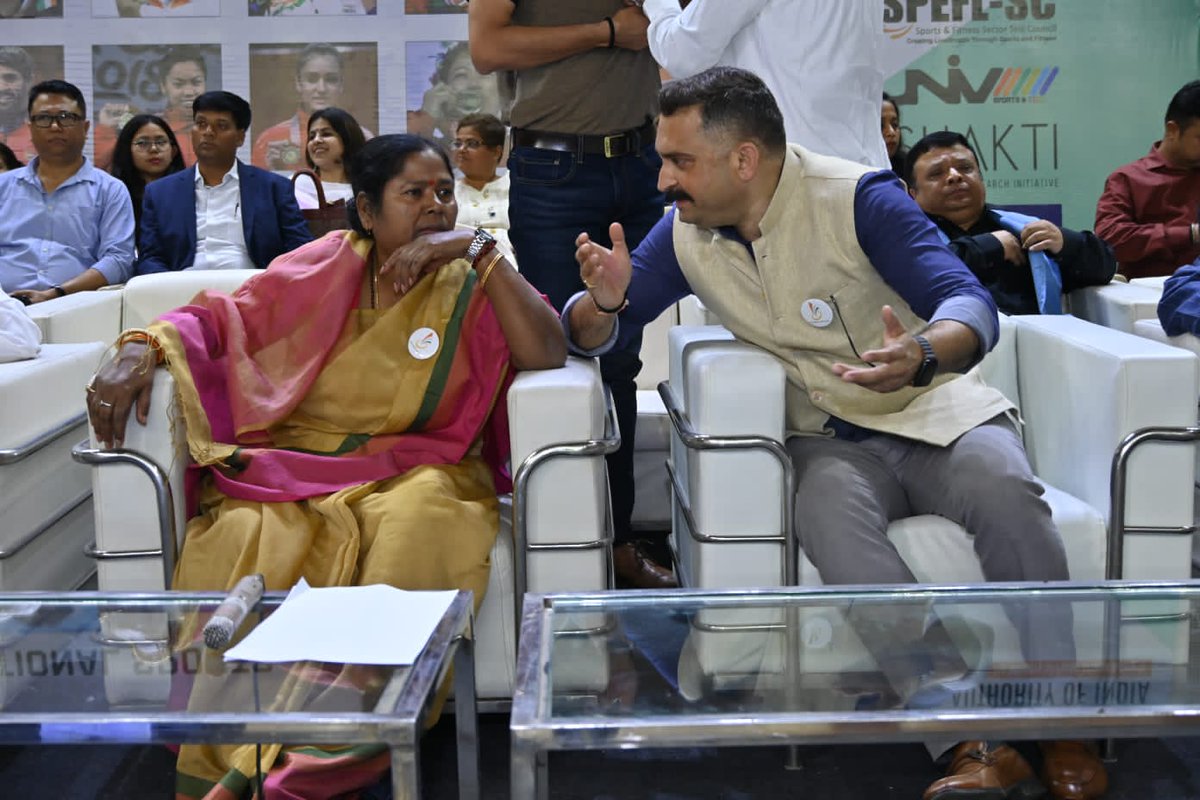 PratimaBhoumik's tweet photo. Sports play an important role in the life of a nation. It not only keeps the people physically fit but also unites them in the spirit of sportsmanship. 
Happy to attend the “One India One Goal” (OIOG) program organised by STAIRS at Indira Gandhi Stadium,Delhi today. https://t.co/s4hCLtn2Kr