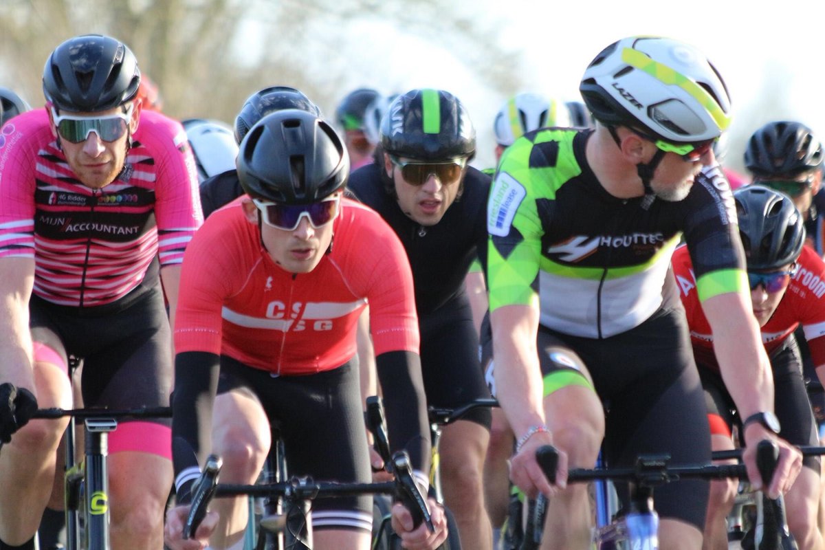 MijnaccountantS's tweet photo. 🏆Omloop van het gewone volk 🏆
Jan Hekman pakt de overwinning na een tumultueuze finale met een nare valpartij in de sportklasse.
Daardoor is de wedstrijd bij de amateurs geneutraliseerd en uiteindelijk gestaakt in de voorlaatste ronde. https://t.co/CdmeqSYwFs