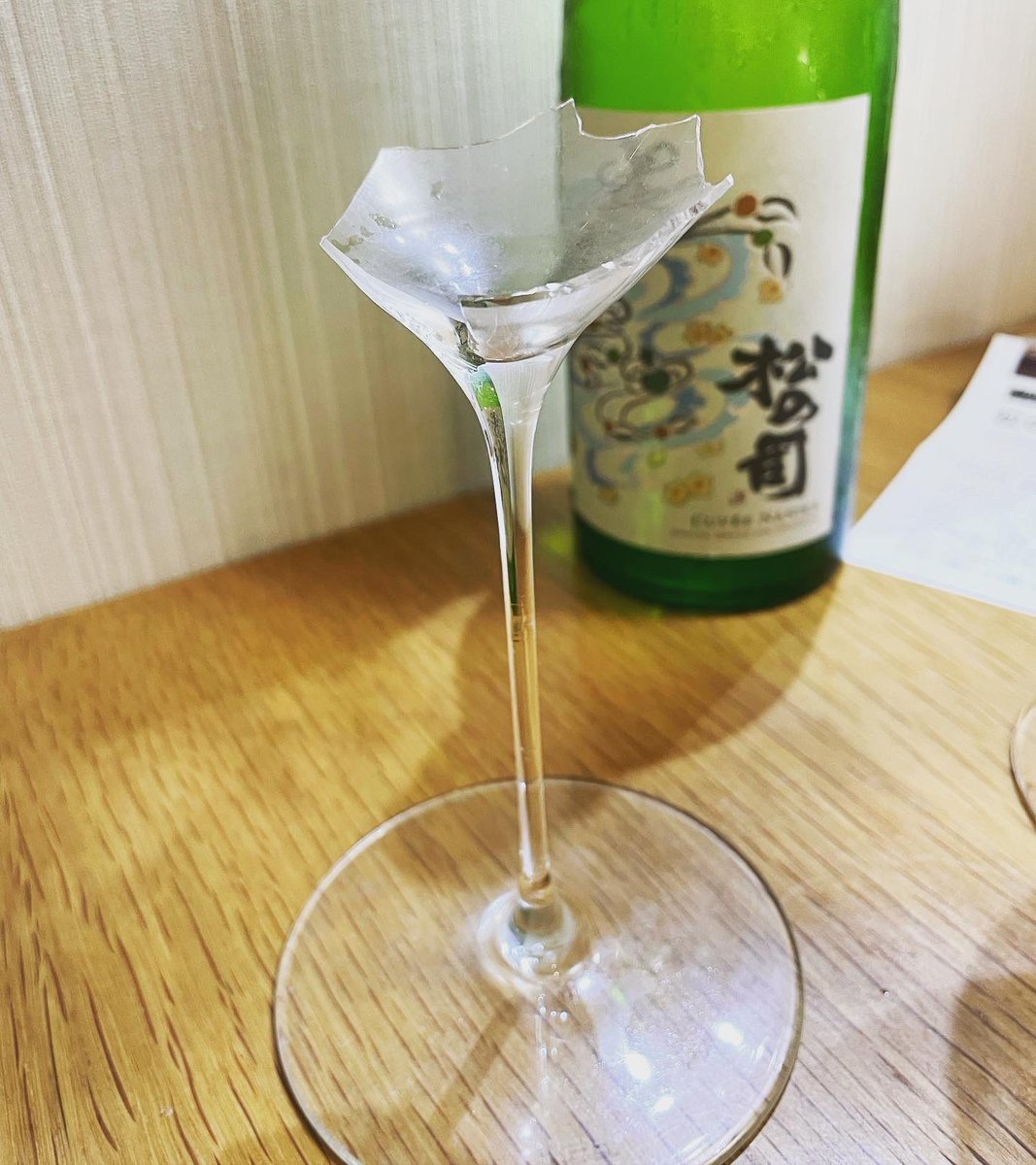 crazytaka777's tweet photo. 愛しきリーデルちゃん。
割れる音はキレかった。

犯人は何食わぬ顔。

#リーデル #riedel https://t.co/wQYgFu0hXR