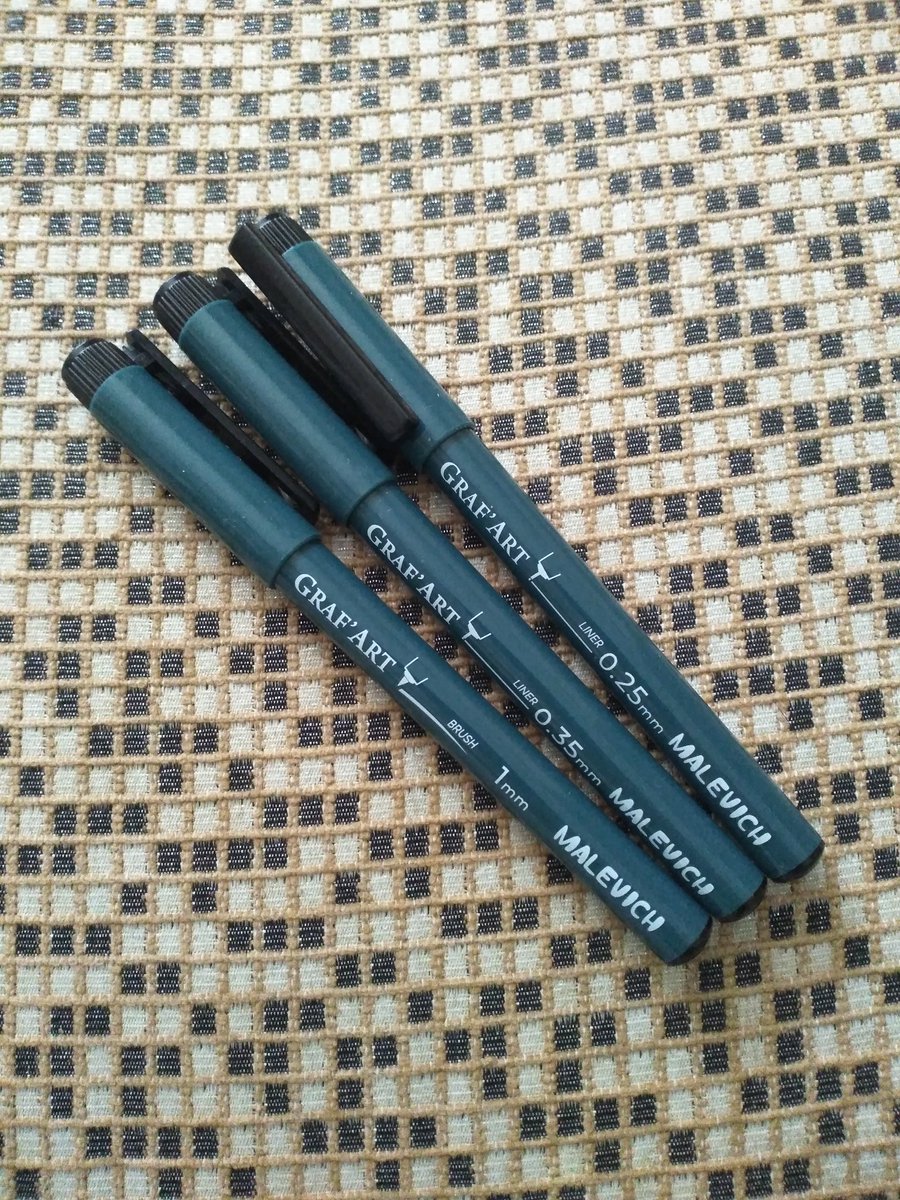 xenosolo1's tweet photo. Got new pens >:)
My old ones dried out bc my dumbass left them open in the pencilcase rip https://t.co/yLdAgrR1dc
